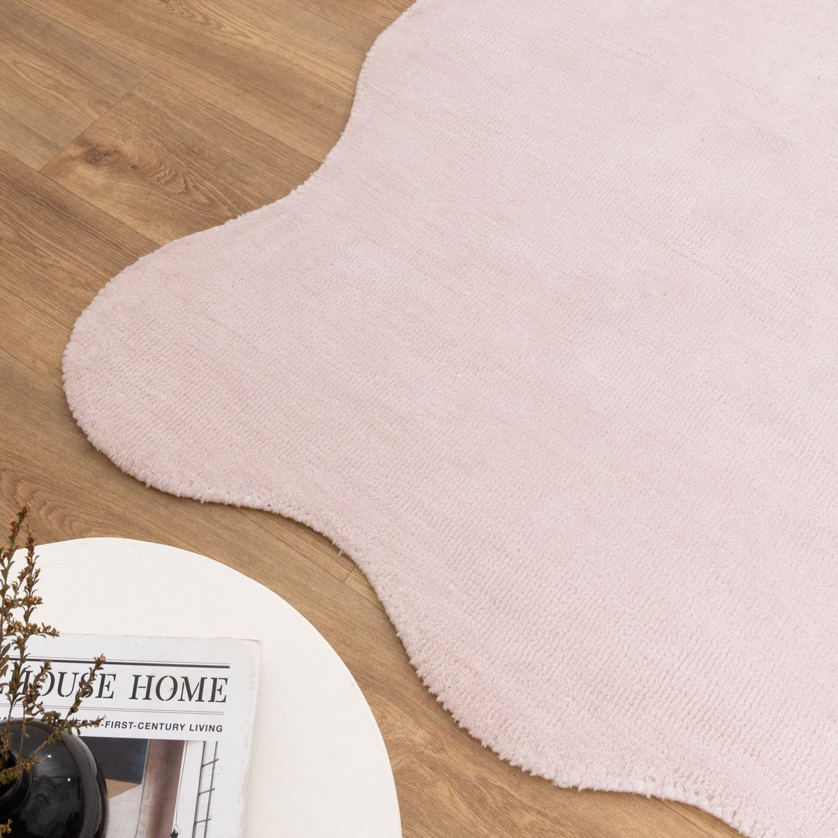 Ollie Scalloped Irregular Round Rug - Pink